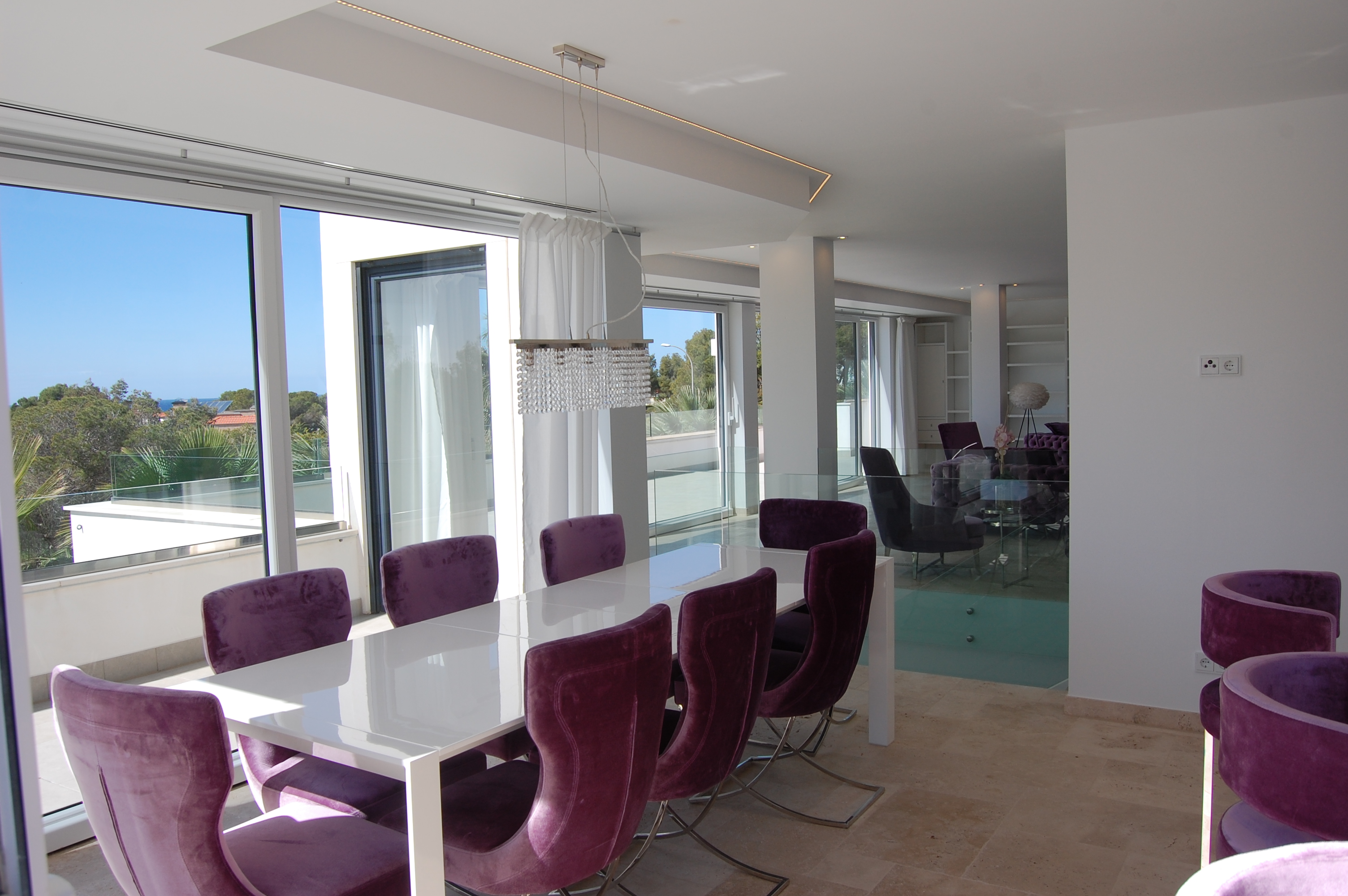 Komplett renovierte Luxusvilla in bester Lage in Santa Ponsa auf Mallorca mit traumhaftem Meerblick