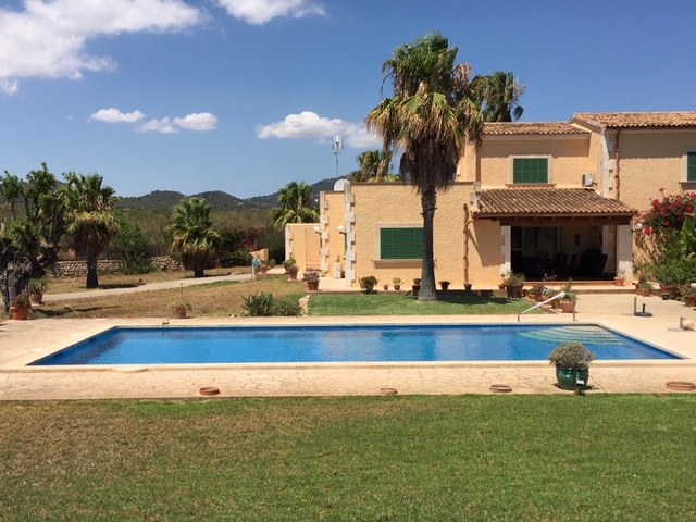 Natursteinfinca mit Pool und Garten in Alqueria Blanca im SÜD-OSTEN Mallorcas